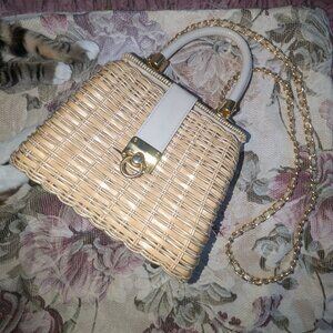 retro wicker handbag 🍒
